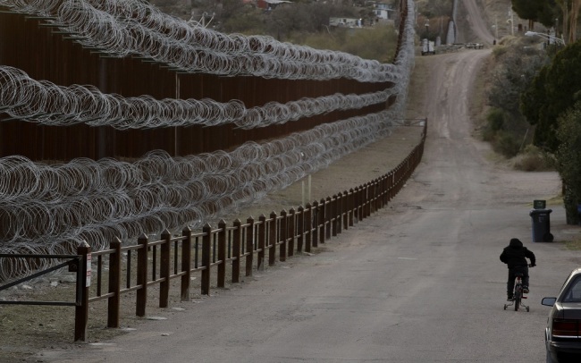 Tramp ponovo preti slanjem vojske na granicu sa Meksikom_fororder_border